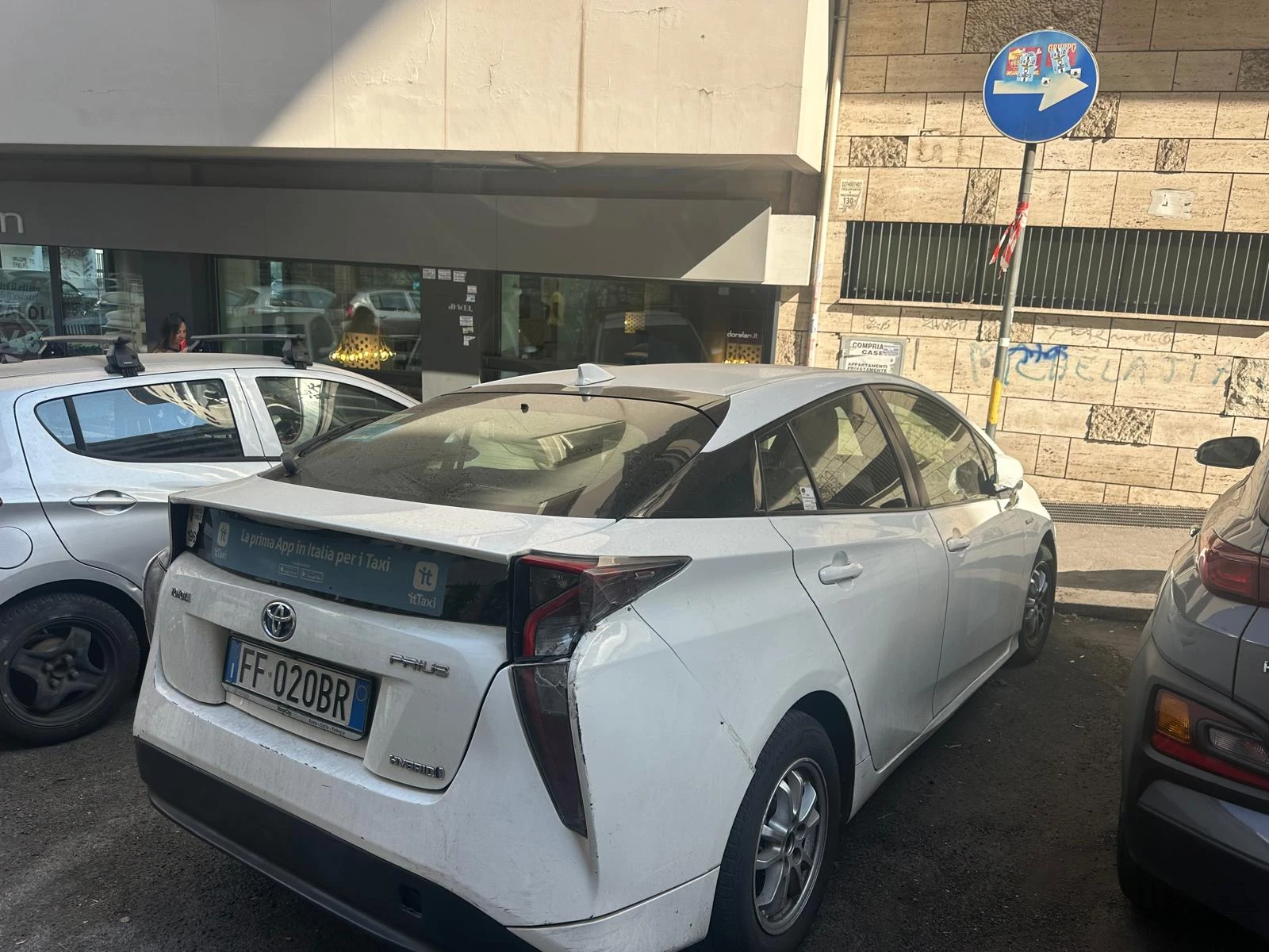 Toyota Prius 1.8HYBRID, снимка 7 - Автомобили и джипове - 55494031