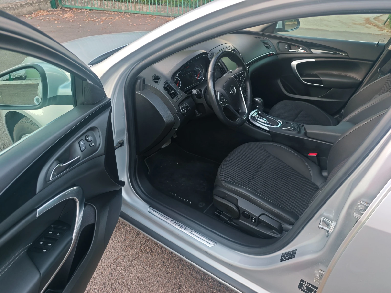Opel Insignia 2.0Turbo-4X4-Avtomat-Fece Lift, снимка 9 - Автомобили и джипове - 55597709