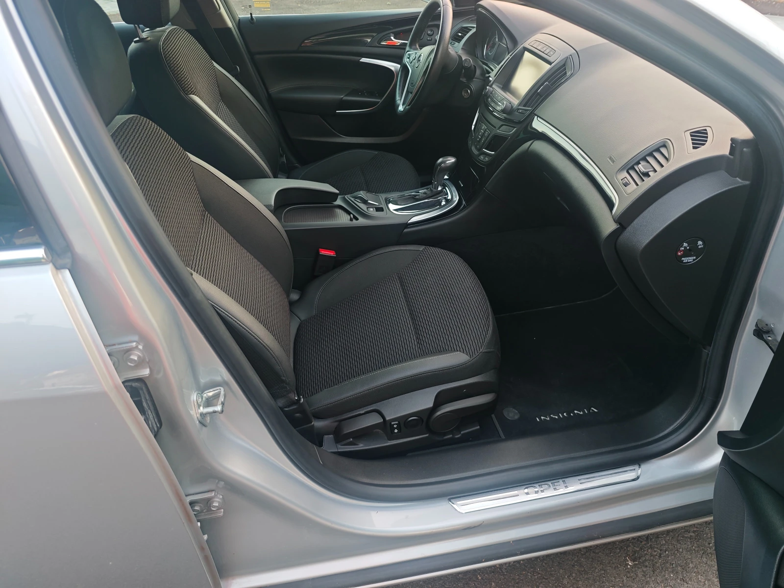 Opel Insignia 2.0Turbo-4X4-Avtomat-Fece Lift, снимка 15 - Автомобили и джипове - 55597709