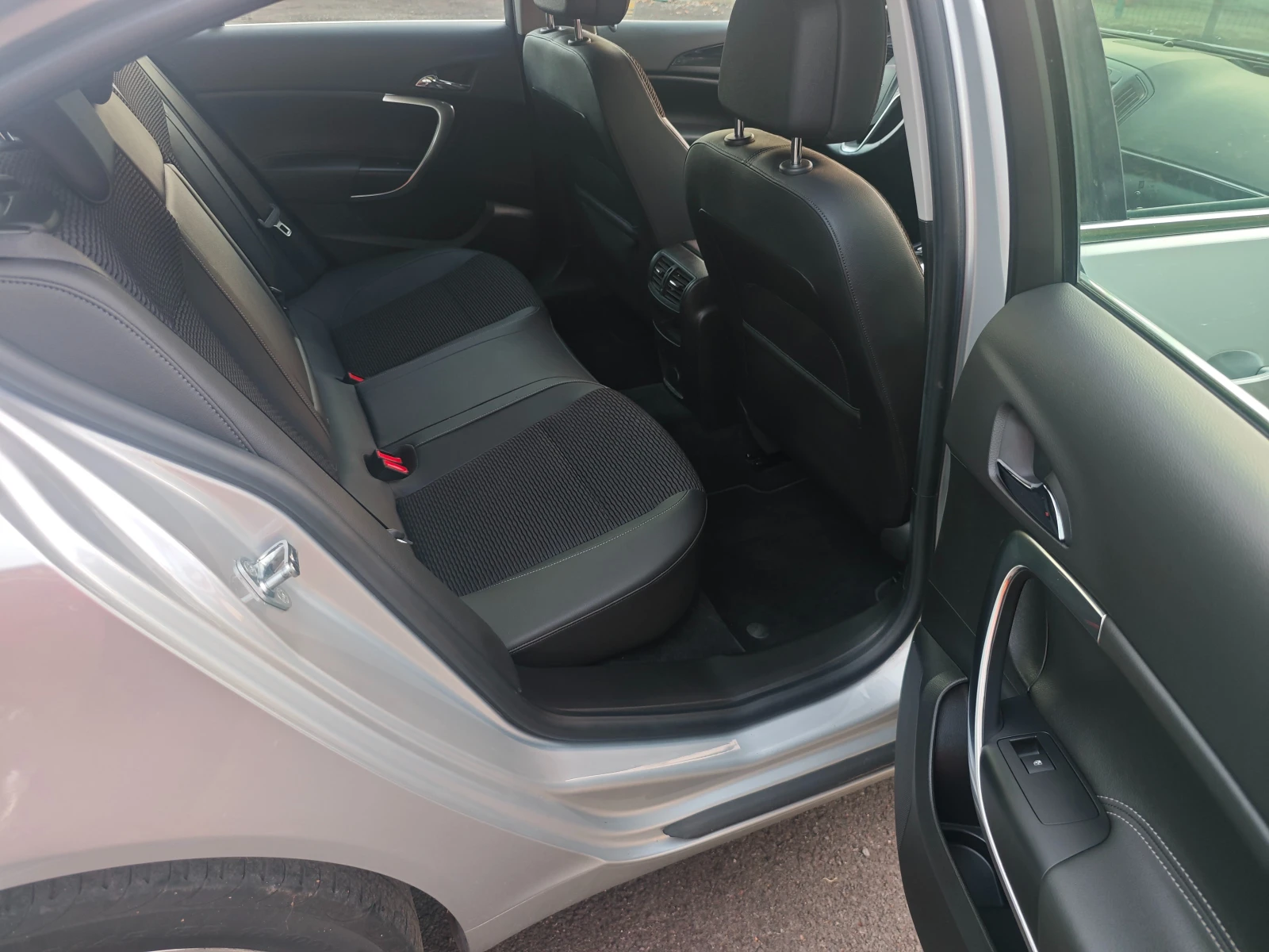 Opel Insignia 2.0Turbo-4X4-Avtomat-Fece Lift, снимка 14 - Автомобили и джипове - 55597709