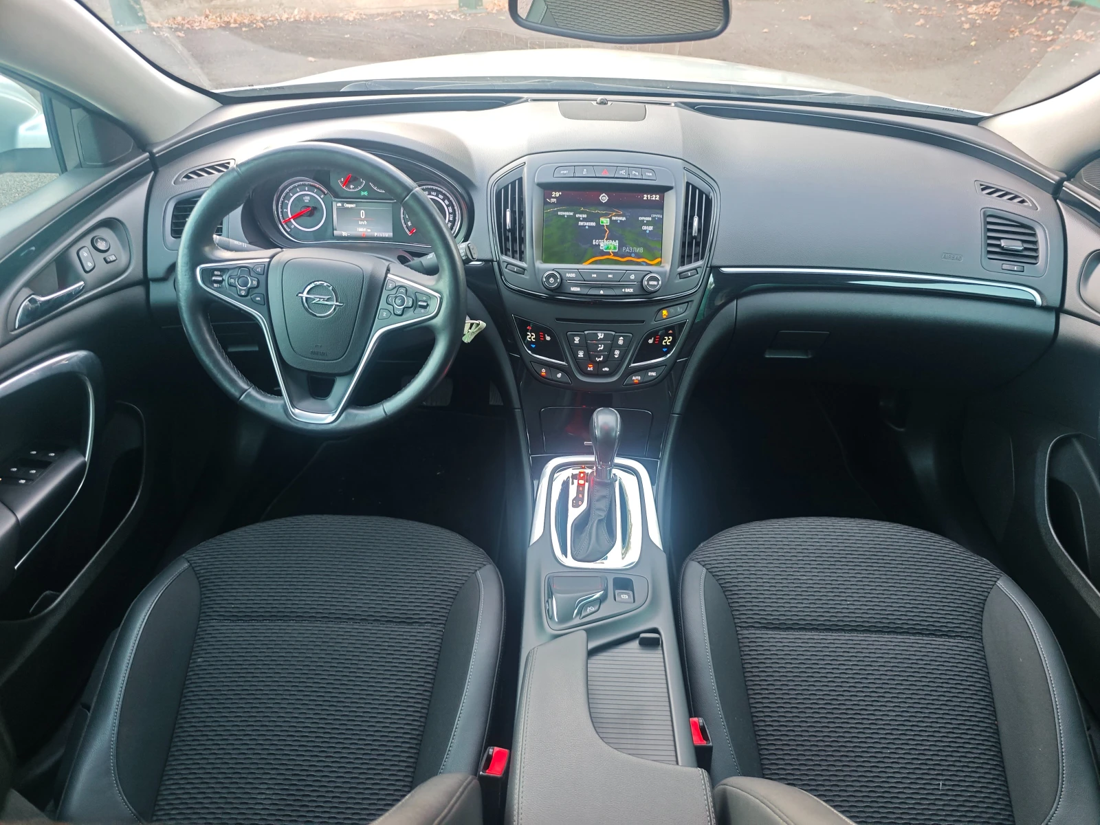 Opel Insignia 2.0Turbo-4X4-Avtomat-Fece Lift, снимка 10 - Автомобили и джипове - 55597709
