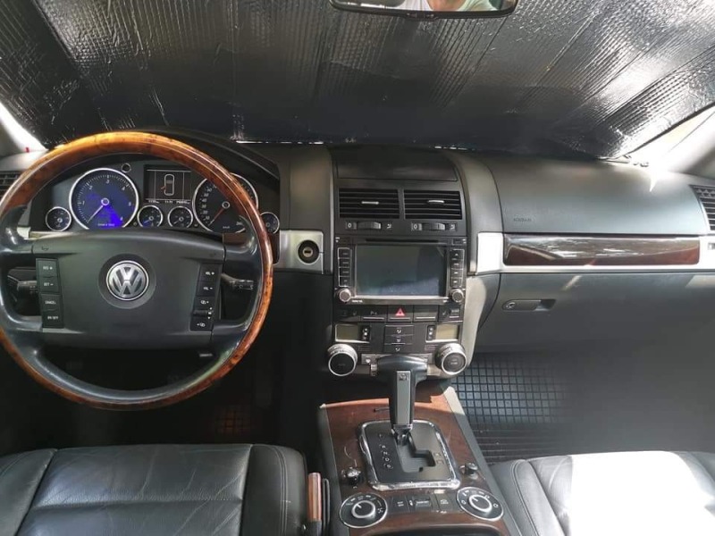 VW Touareg, снимка 4 - Автомобили и джипове - 43482447