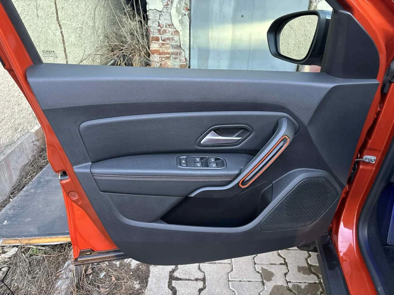 Dacia Duster, снимка 12 - Автомобили и джипове - 53409788