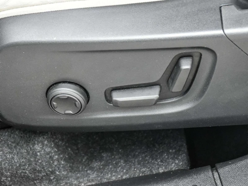 Volvo XC40 * Momentum (excl S60) * CARFAX * ЦЕНА ДО БГ, снимка 13 - Автомобили и джипове - 53455753