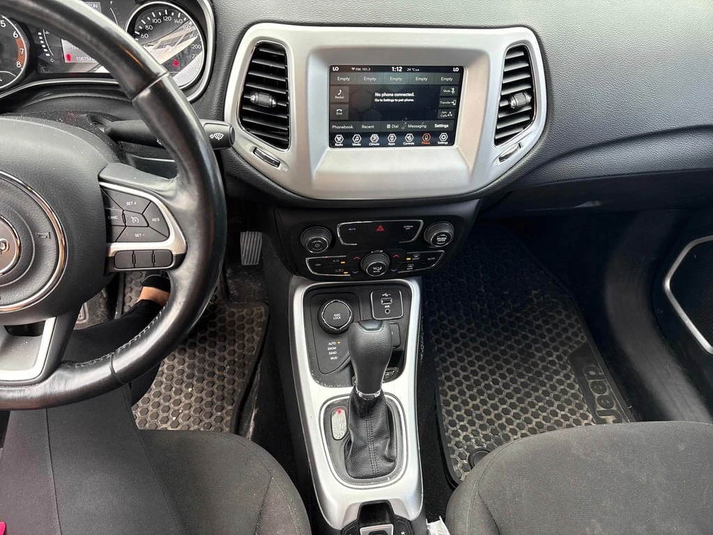 Jeep Compass * Upland Edition * CARFAX * БЕЗ ПЪРВОНАЧАЛНА ВНОСК - изображение 9