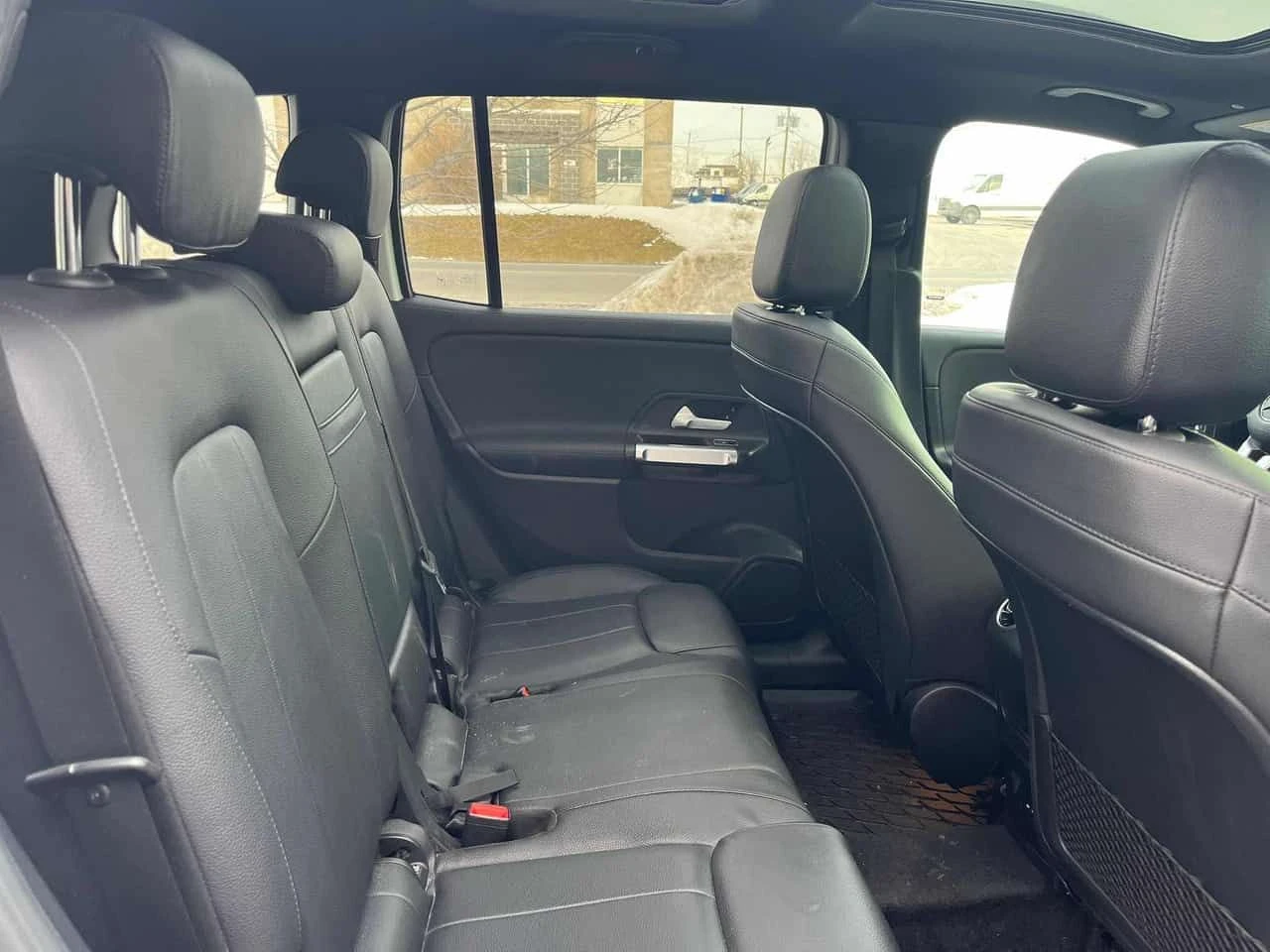 Mercedes-Benz GLB * 250 * 2 КЛЮЧА* ПОДГРЕВ* KEYLESS* , снимка 12 - Автомобили и джипове - 53742648