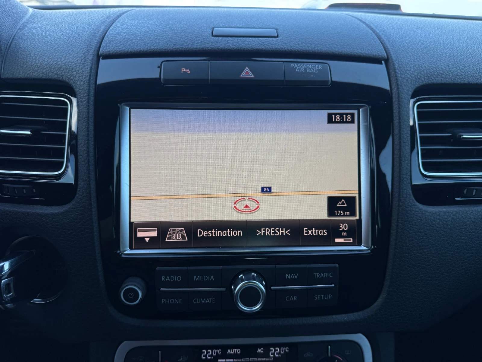 VW Touareg 3.0TDI , снимка 17 - Автомобили и джипове - 54824236