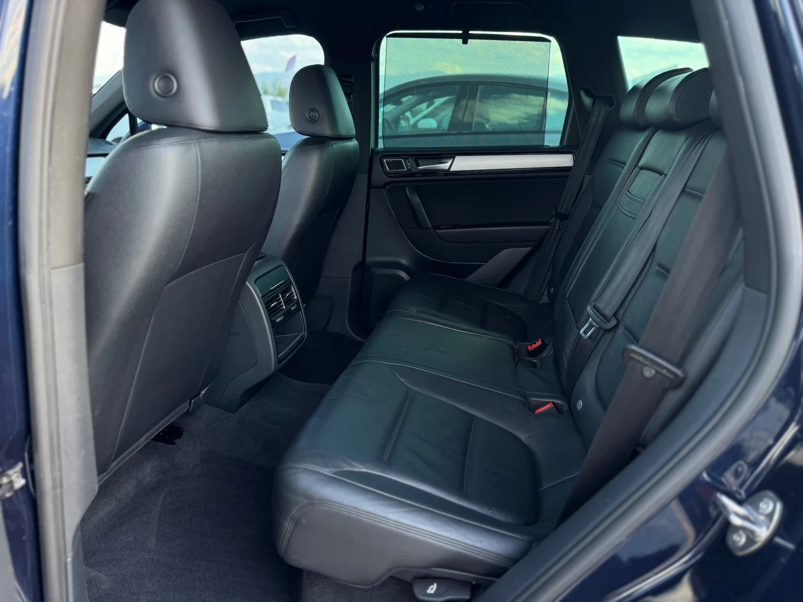 VW Touareg 3.0TDI , снимка 11 - Автомобили и джипове - 54824236