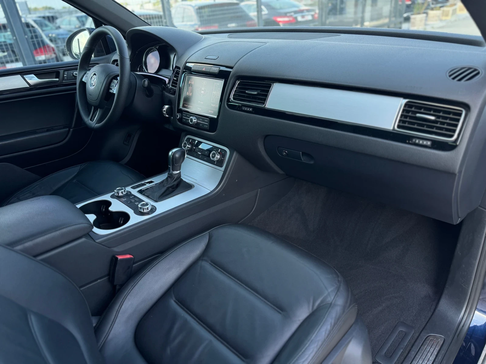 VW Touareg 3.0TDI , снимка 14 - Автомобили и джипове - 54824236