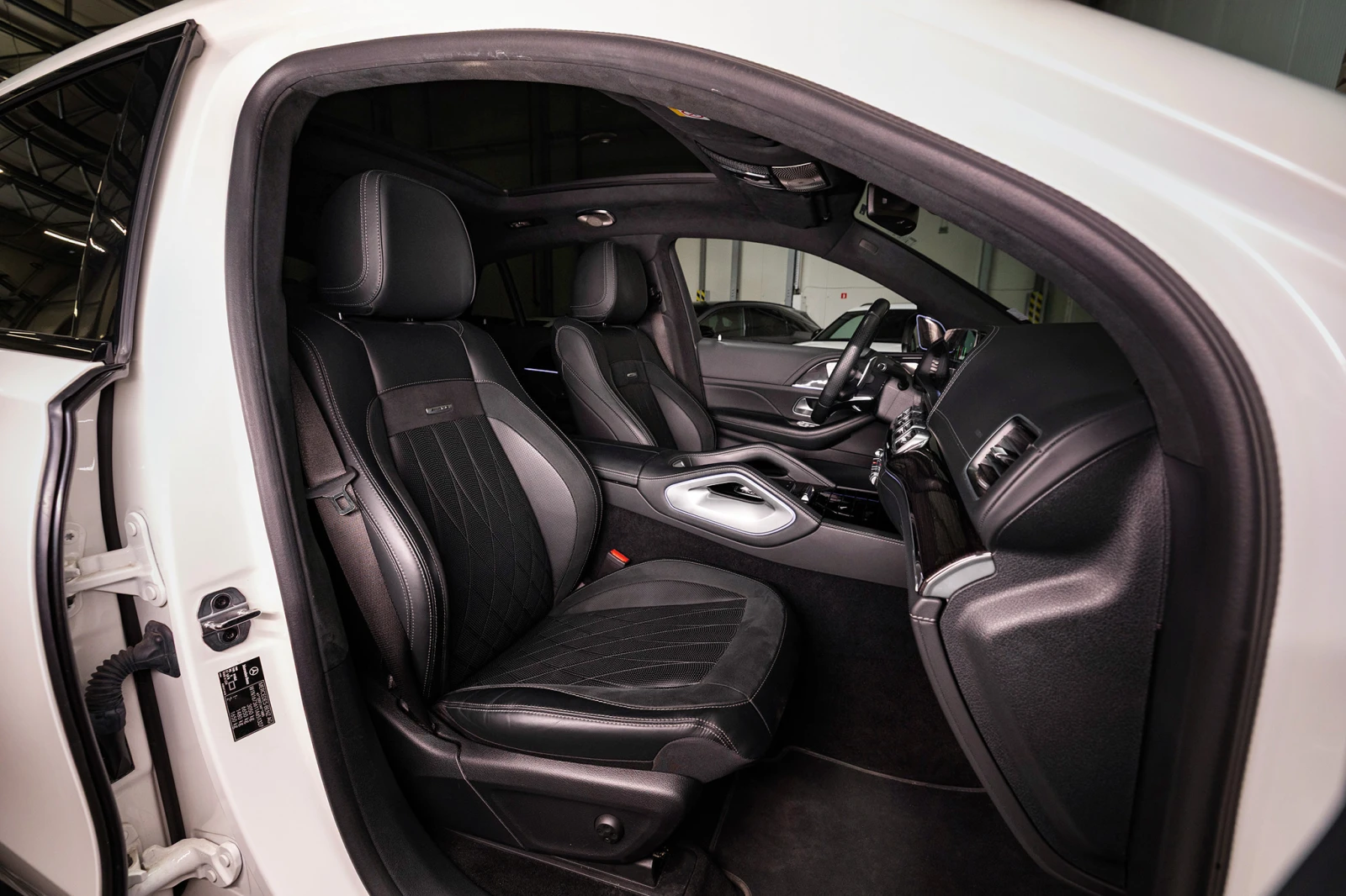 Mercedes-Benz GLE 53 4MATIC Distronic| Burmester| 7Cars| ГаранцияPanorama| , снимка 10 - Автомобили и джипове - 56022889