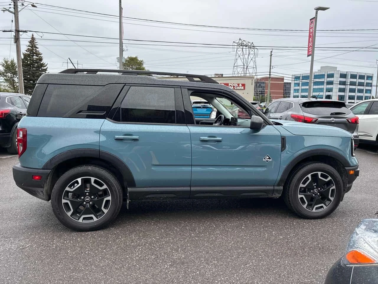 Ford Bronco * Outer Banks * CARFAX * БЕЗ ПЪРВОНАЧАЛНА ВНОСКА, снимка 3 - Автомобили и джипове - 56207853