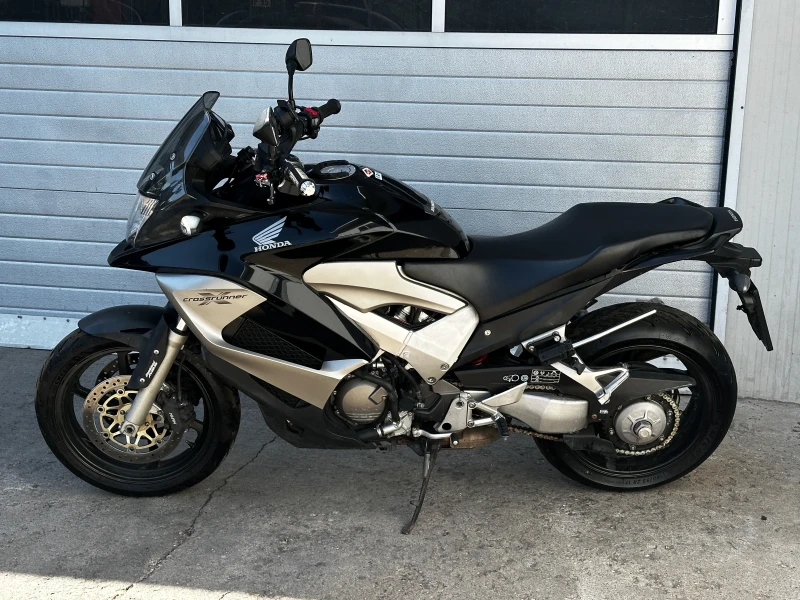 Honda Crossrunner VFR 800X ABS, снимка 2 - Мотоциклети и мототехника - 51890806