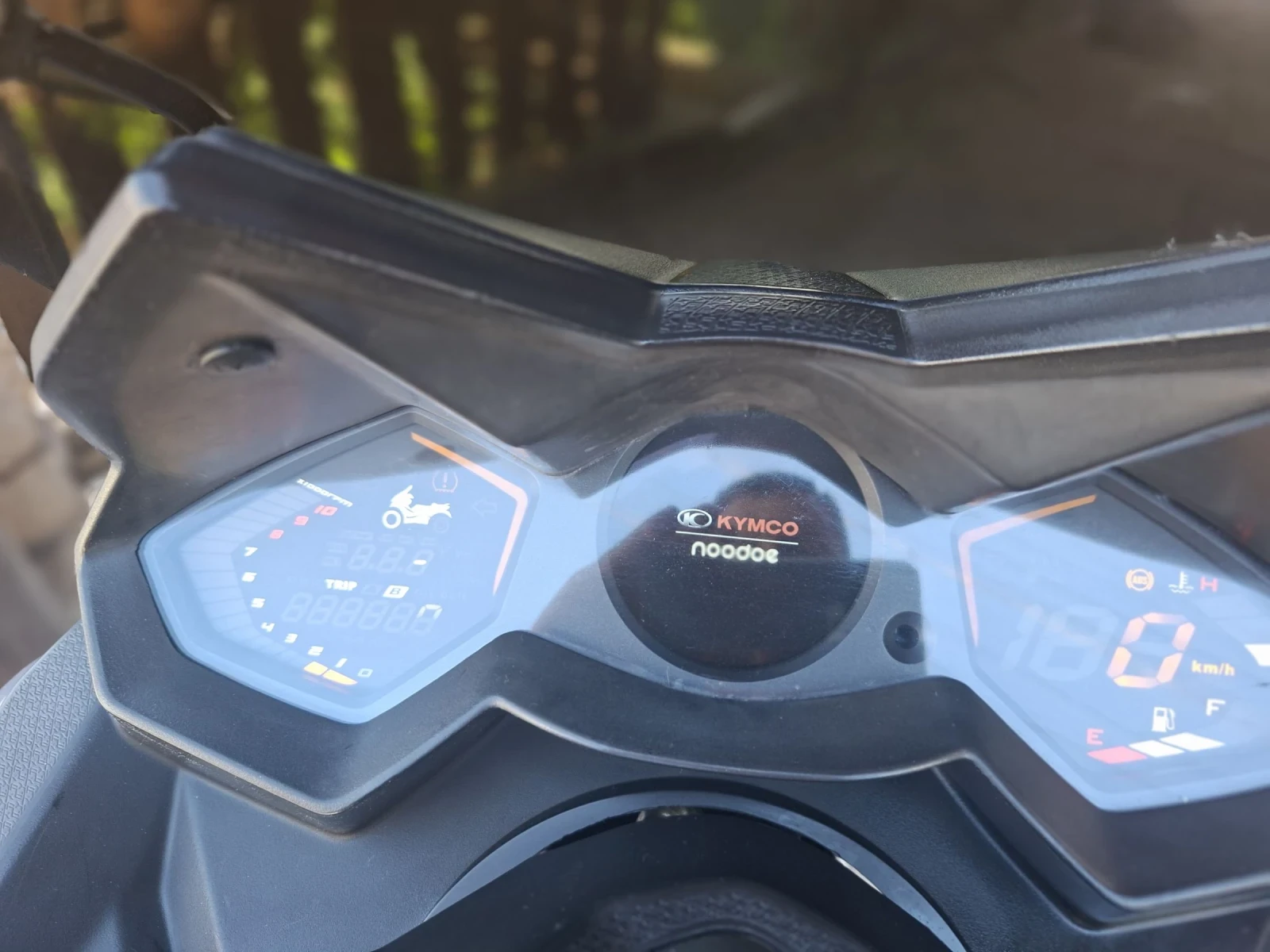 Kymco AK 550 ОФЕРТА, LED, ABS, БЕСКЛУЧОВО ПАЛЕНЕ, снимка 3 - Мотоциклети и мототехника - 54856241