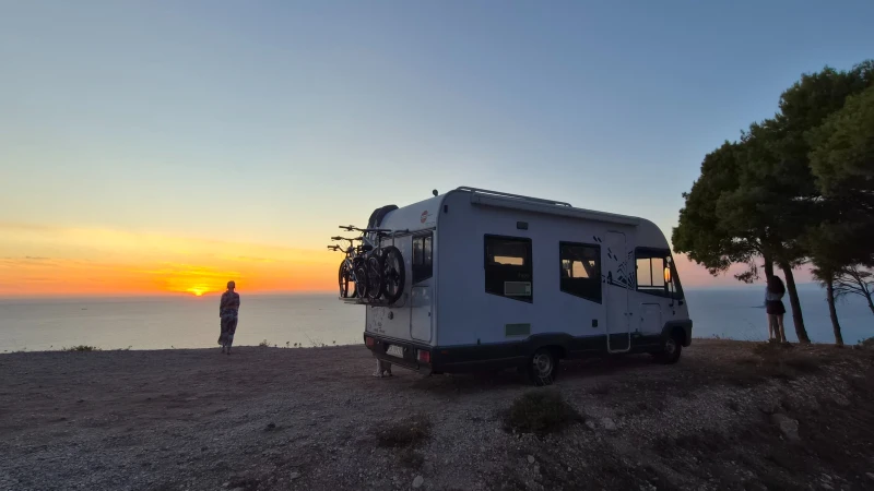 Кемпер Burstner I572 Fiat Ducato , снимка 3 - Каравани и кемпери - 52328814