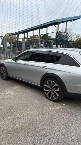 Mercedes-Benz E 220 SW 4Matic Auto Premium Plus All-Terrain, снимка 4