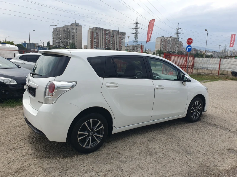 Toyota Verso 1.6/D4D/7 Места, снимка 5 - Автомобили и джипове - 47108669