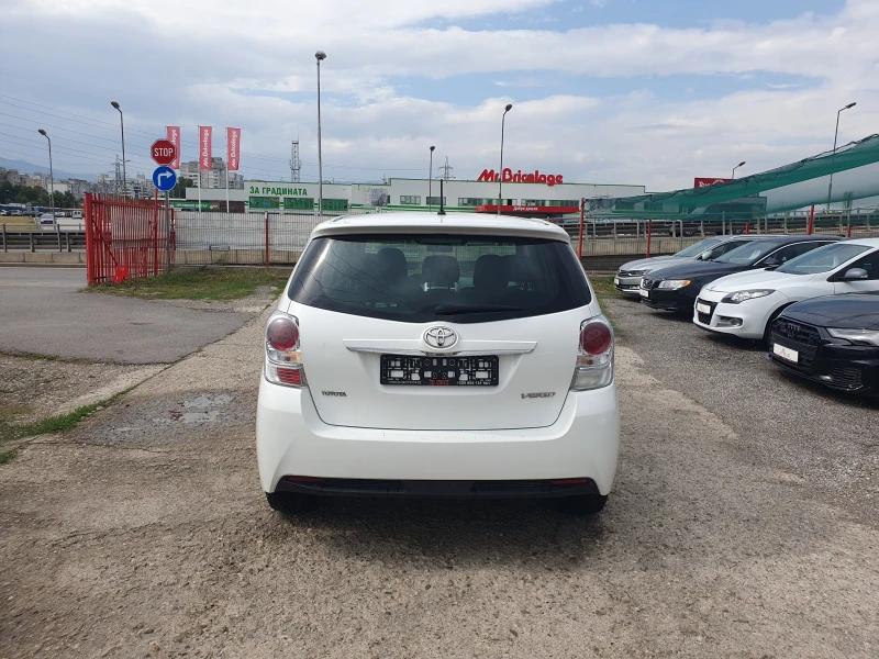 Toyota Verso 1.6/D4D/7 Места, снимка 6 - Автомобили и джипове - 47108669