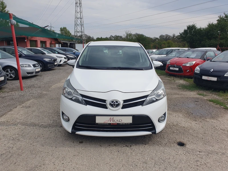 Toyota Verso 1.6/D4D/7 Места, снимка 3 - Автомобили и джипове - 47108669