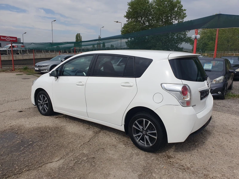 Toyota Verso 1.6/D4D/7 Места, снимка 7 - Автомобили и джипове - 47108669