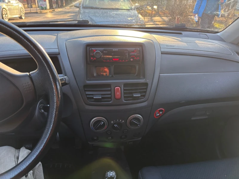 Suzuki Liana, снимка 10 - Автомобили и джипове - 49010167