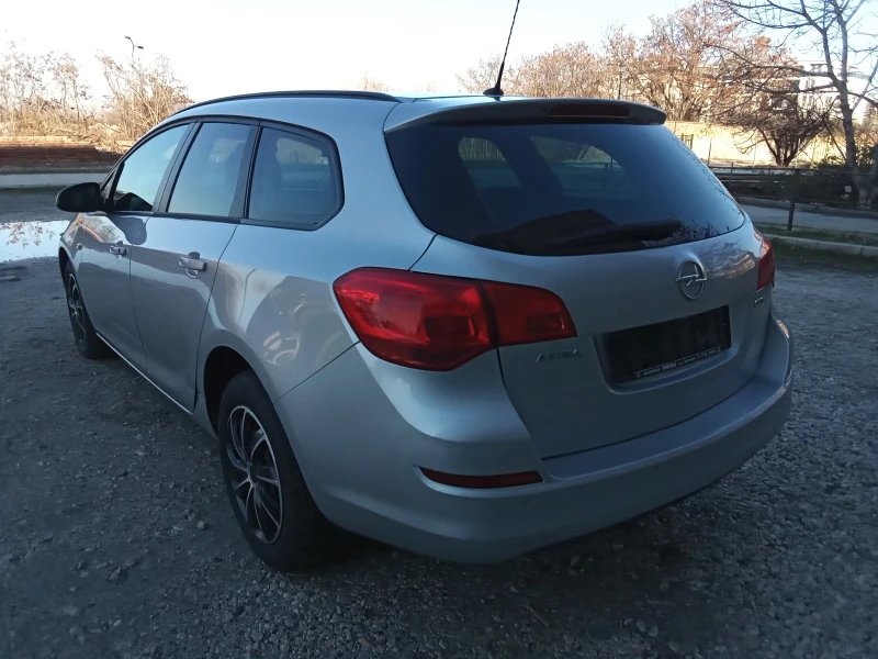 Opel Astra 1.7CDTI-110kc. Sports Tourer, снимка 6 - Автомобили и джипове - 49266884