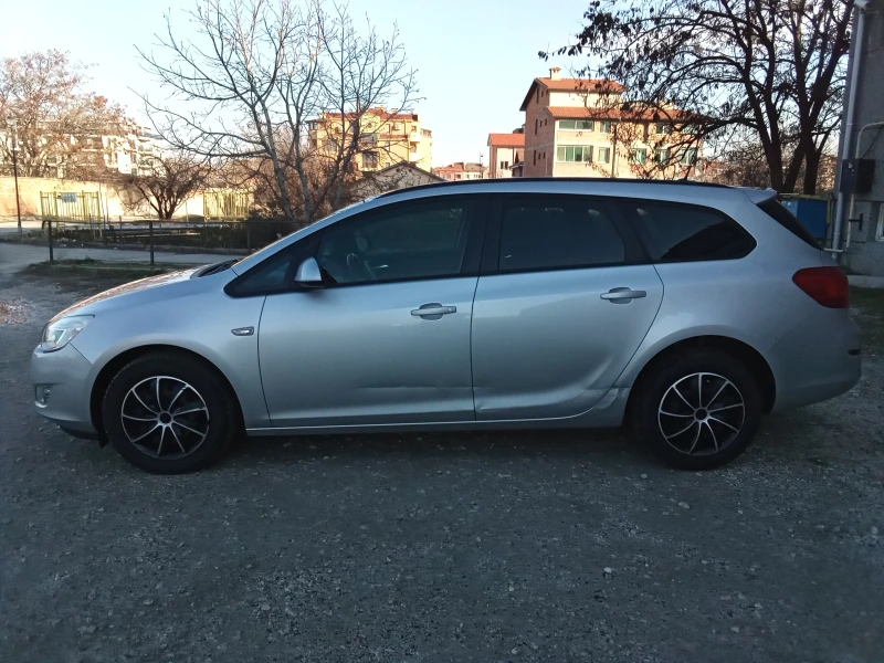 Opel Astra 1.7CDTI-110kc. Sports Tourer, снимка 4 - Автомобили и джипове - 49266884