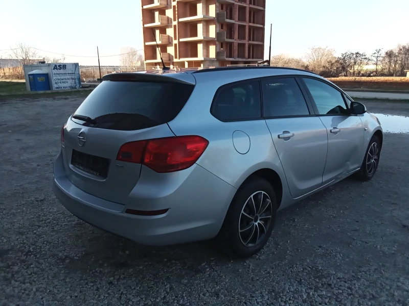 Opel Astra 1.7CDTI-110kc. Sports Tourer, снимка 8 - Автомобили и джипове - 49266884