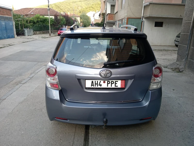 Toyota Verso 2.0 D4D, снимка 4 - Автомобили и джипове - 51804819