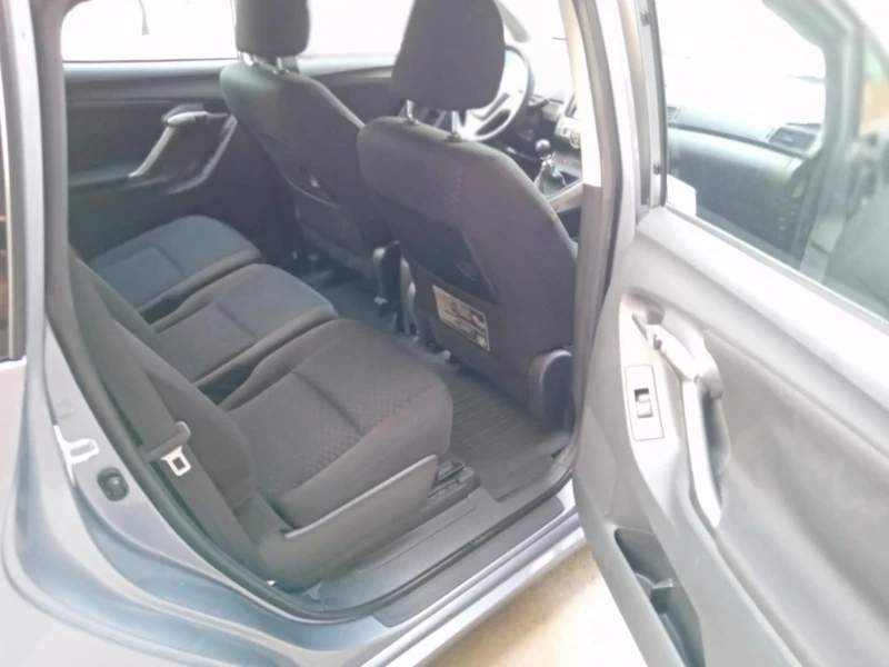 Toyota Verso 2.0 D4D, снимка 6 - Автомобили и джипове - 51804819