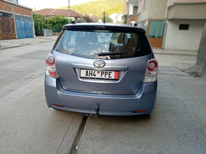 Toyota Verso 2.0 D4D, снимка 10 - Автомобили и джипове - 51804819