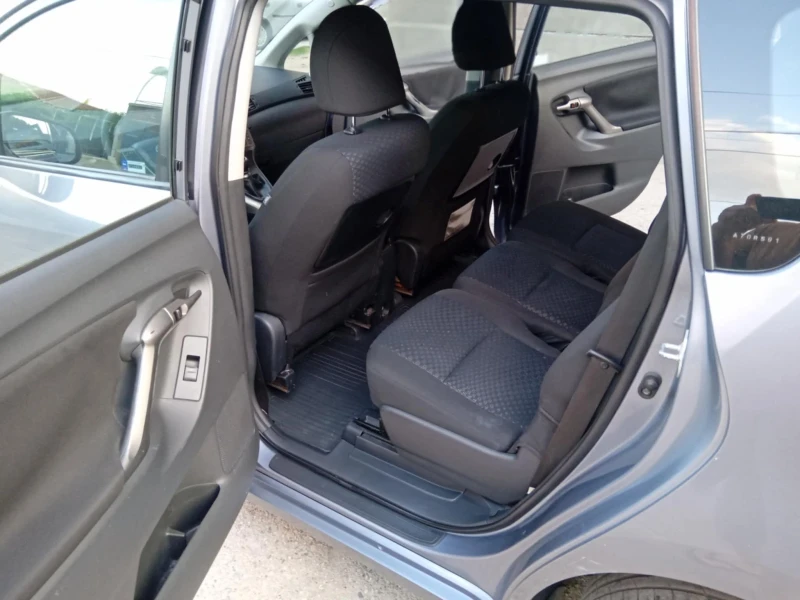 Toyota Verso 2.0 D4D, снимка 8 - Автомобили и джипове - 51804819