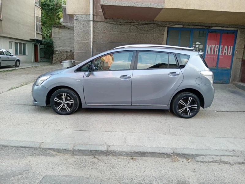 Toyota Verso 2.0 D4D, снимка 2 - Автомобили и джипове - 51804819