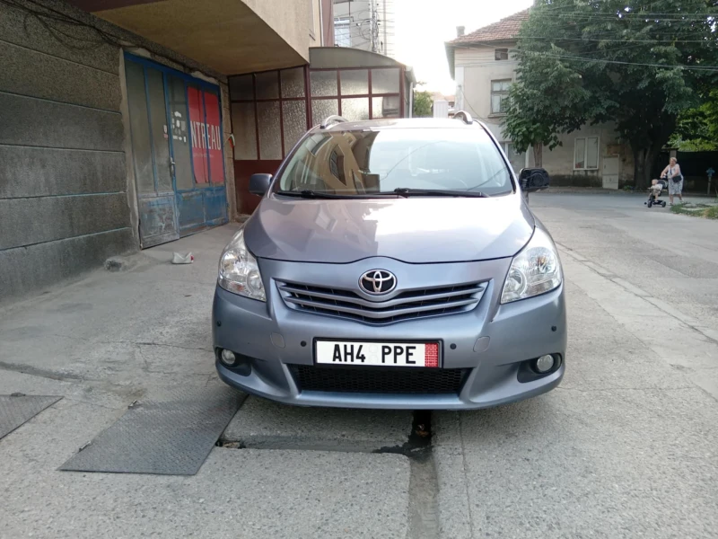 Toyota Verso 2.0 D4D, снимка 3 - Автомобили и джипове - 51804819