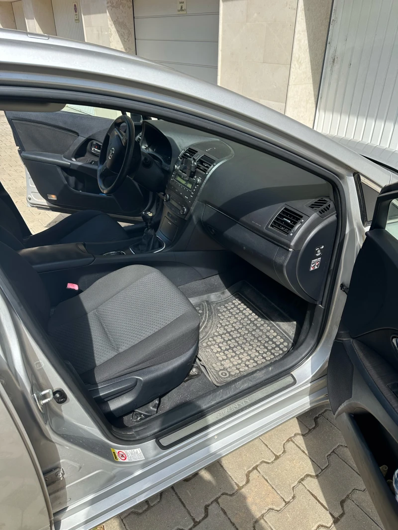 Toyota Avensis 2.2, снимка 6 - Автомобили и джипове - 52340680