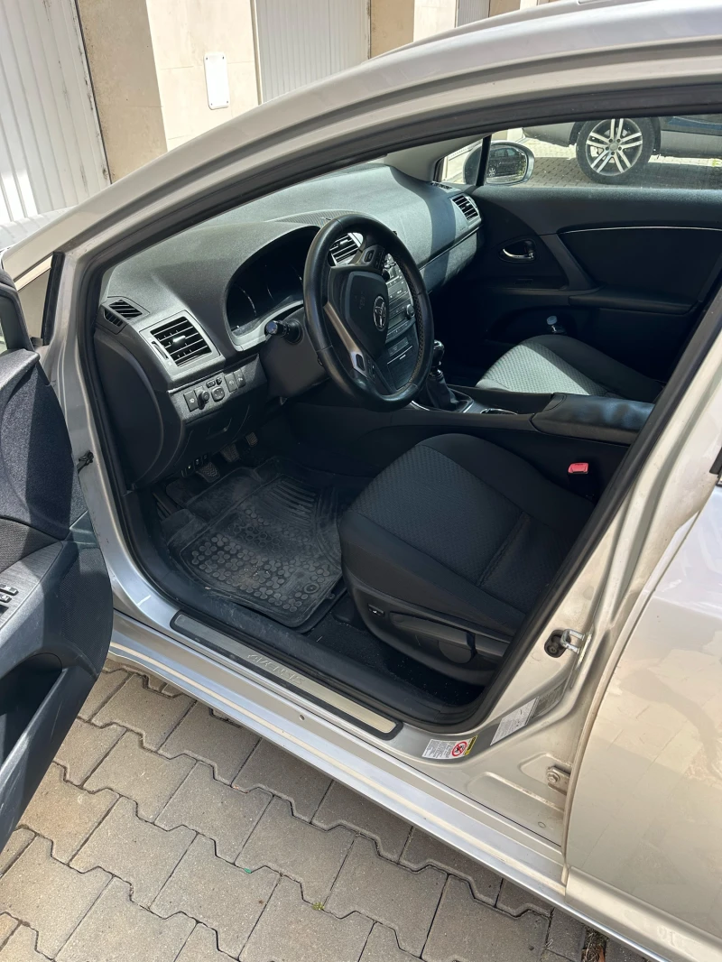 Toyota Avensis 2.2, снимка 5 - Автомобили и джипове - 52340680