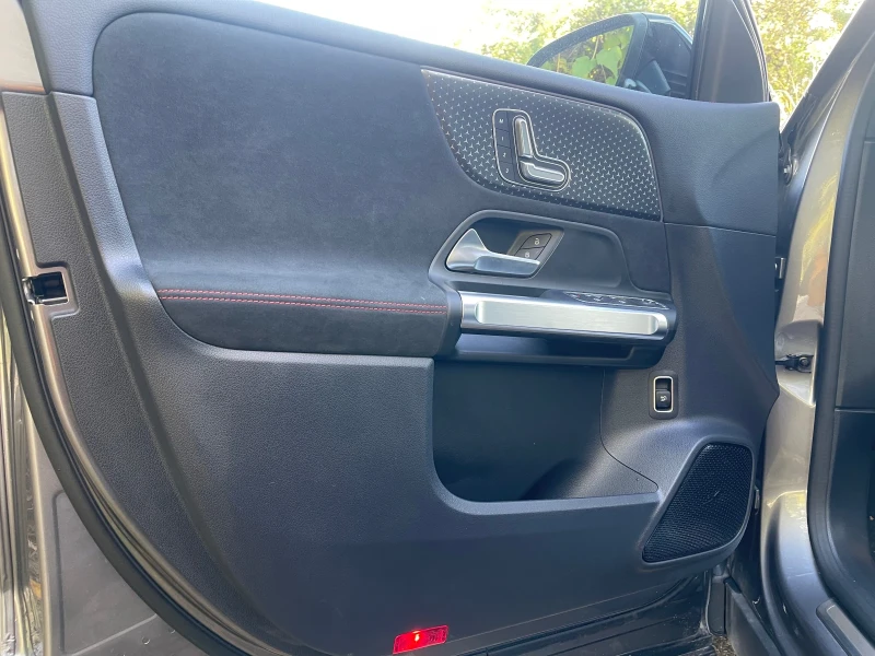 Mercedes-Benz EQB 300 4 MATIC AMG , снимка 14 - Автомобили и джипове - 52439820