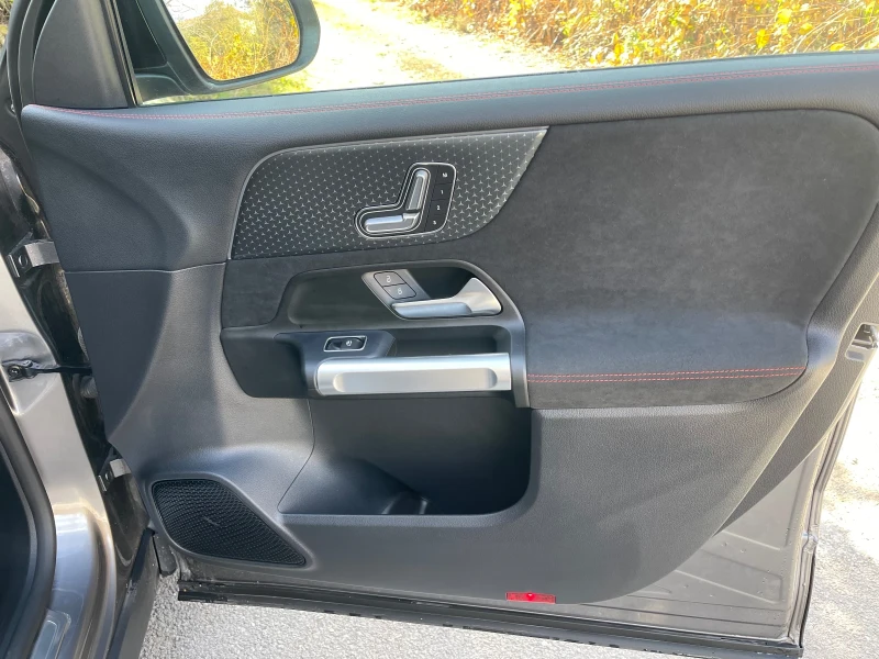 Mercedes-Benz EQB 300 4 MATIC AMG , снимка 13 - Автомобили и джипове - 52439820
