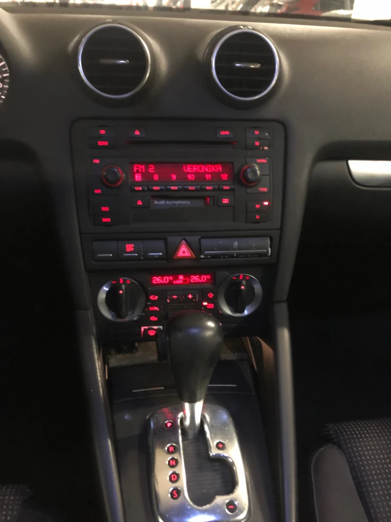Audi A3 2.0TDI АВТОМАТИК, снимка 10 - Автомобили и джипове - 52775883