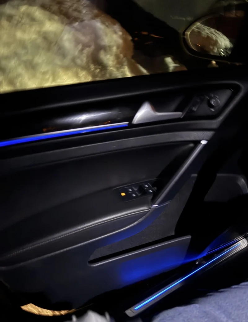 VW Golf R * * РЪЧКА * * CARPLAY * * ПОДГРЕВИ * * КАМЕРА , снимка 8 - Автомобили и джипове - 53501044