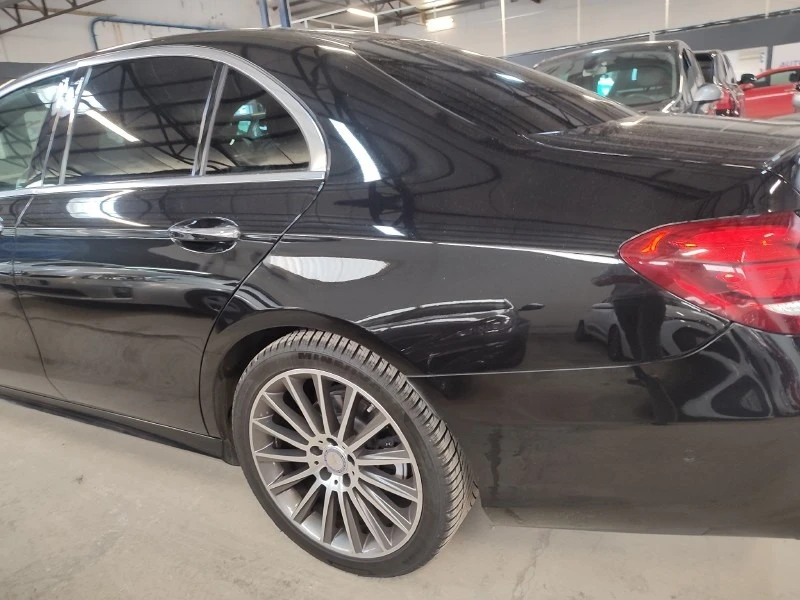 Mercedes-Benz E 220 AMG Line, снимка 2 - Автомобили и джипове - 46480580