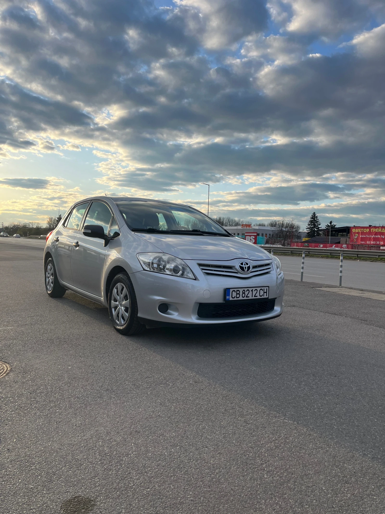 Toyota Auris  - изображение 2