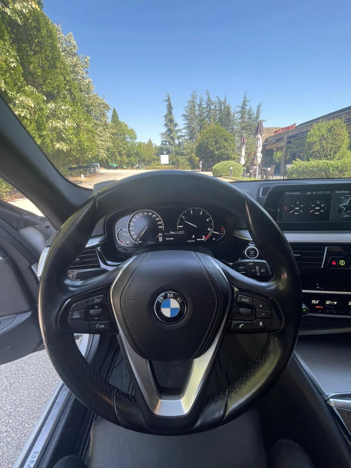 BMW 530 xDrive * TOP * ОБСЛУЖЕНА * БАРТЕР * ЛИЗИНГ - изображение 10