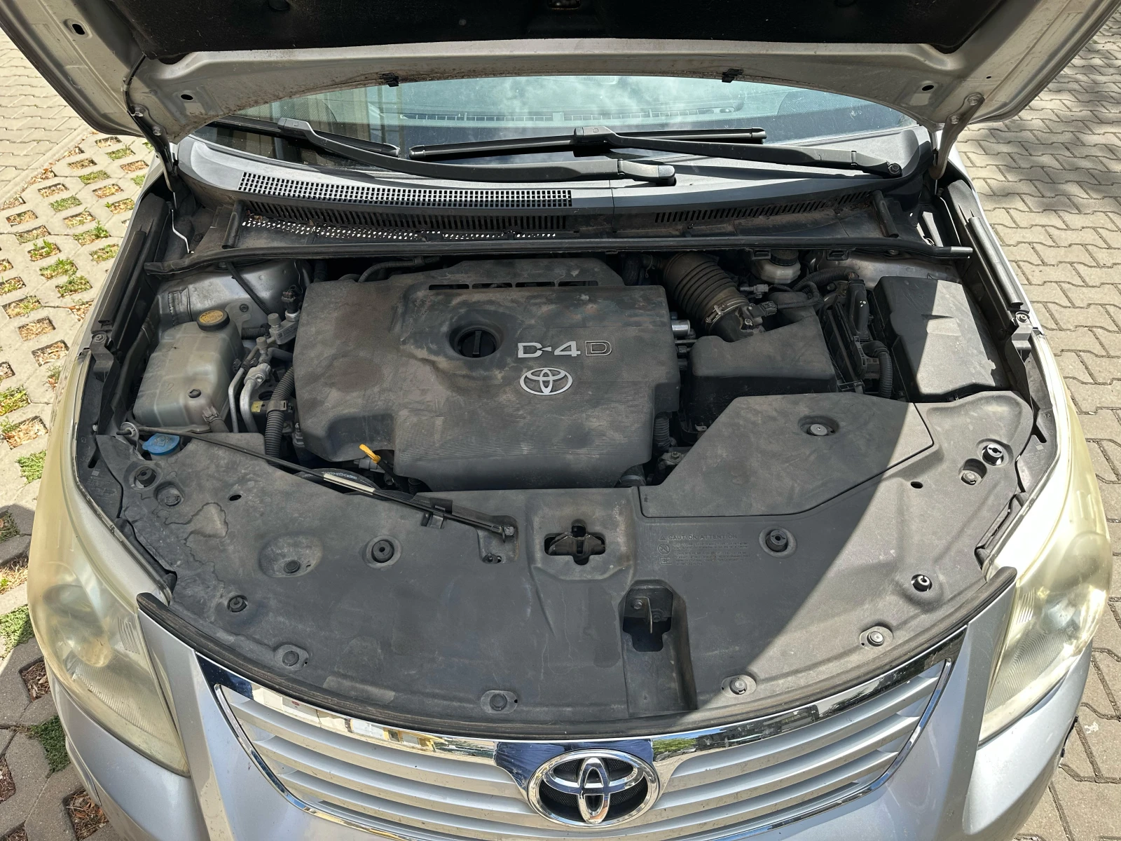 Toyota Avensis 2.2 - изображение 8
