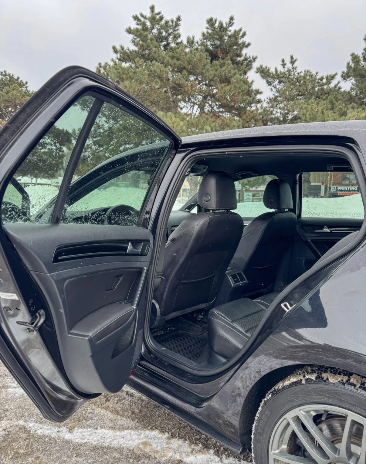 VW Golf R * * РЪЧКА * * CARPLAY * * ПОДГРЕВИ * * КАМЕРА  - изображение 10