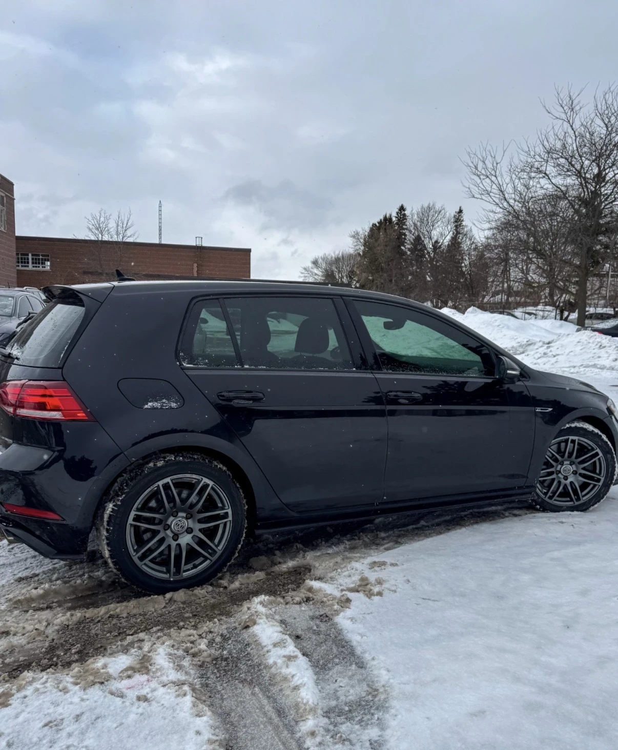 VW Golf R * * РЪЧКА * * CARPLAY * * ПОДГРЕВИ * * КАМЕРА  - изображение 4