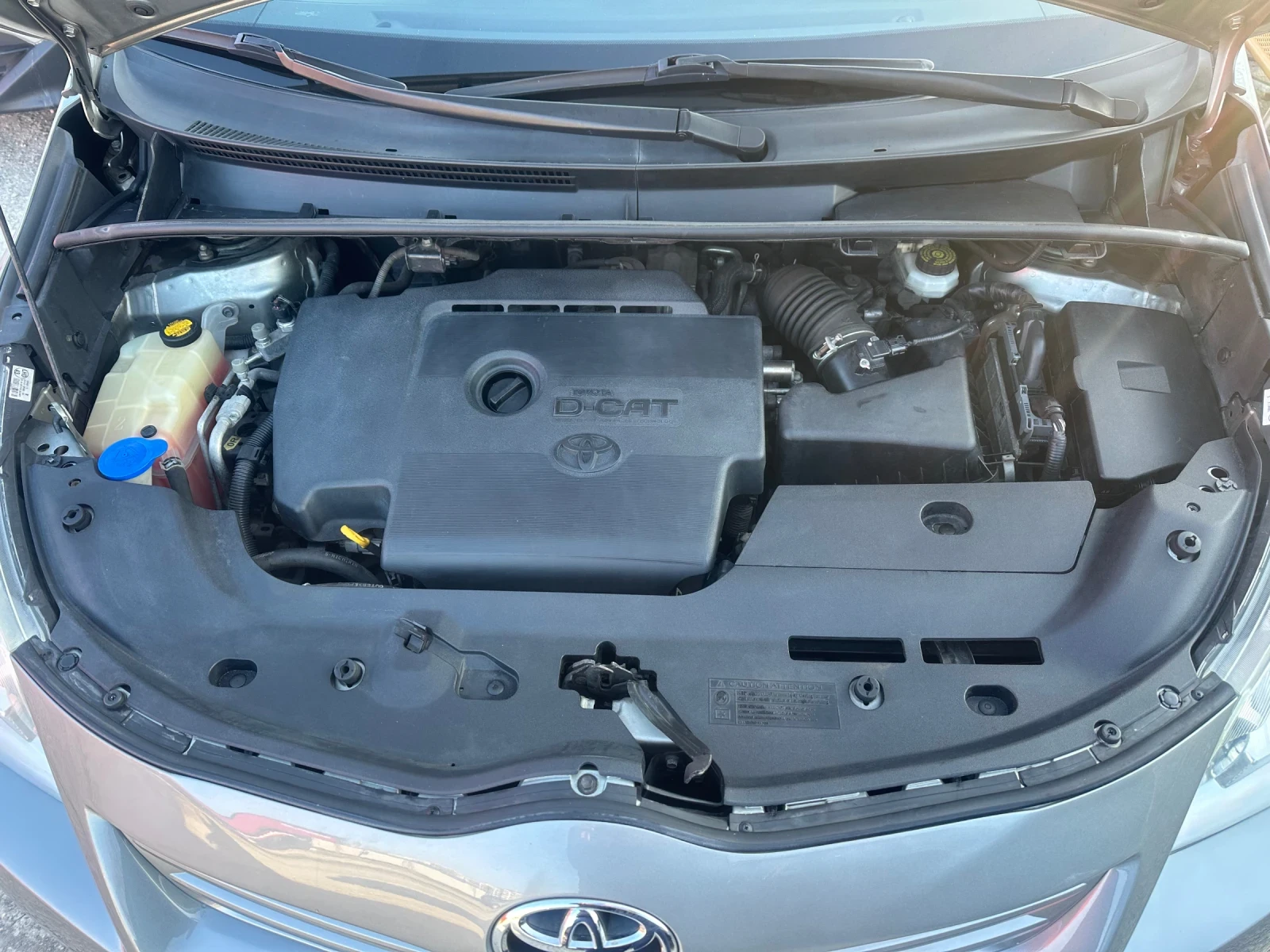 Toyota Verso 2.2 D-CAT NAVI , снимка 17 - Автомобили и джипове - 53710965