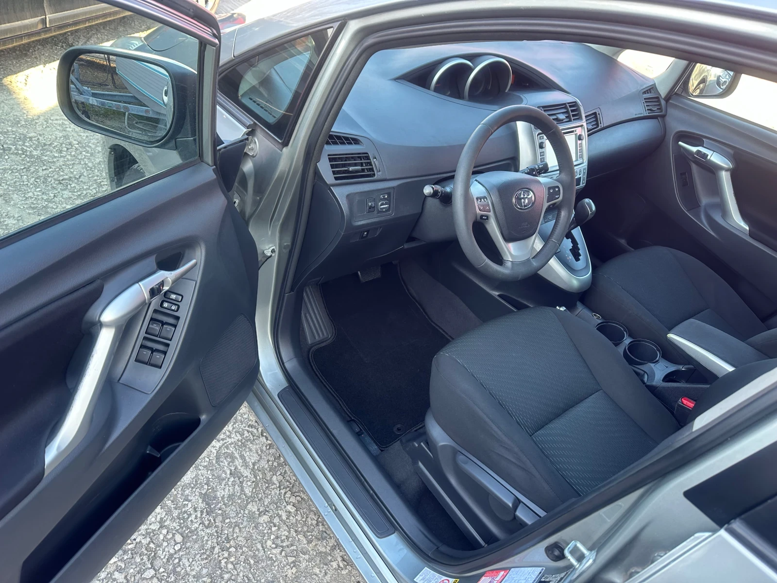 Toyota Verso 2.2 D-CAT NAVI , снимка 7 - Автомобили и джипове - 53710965