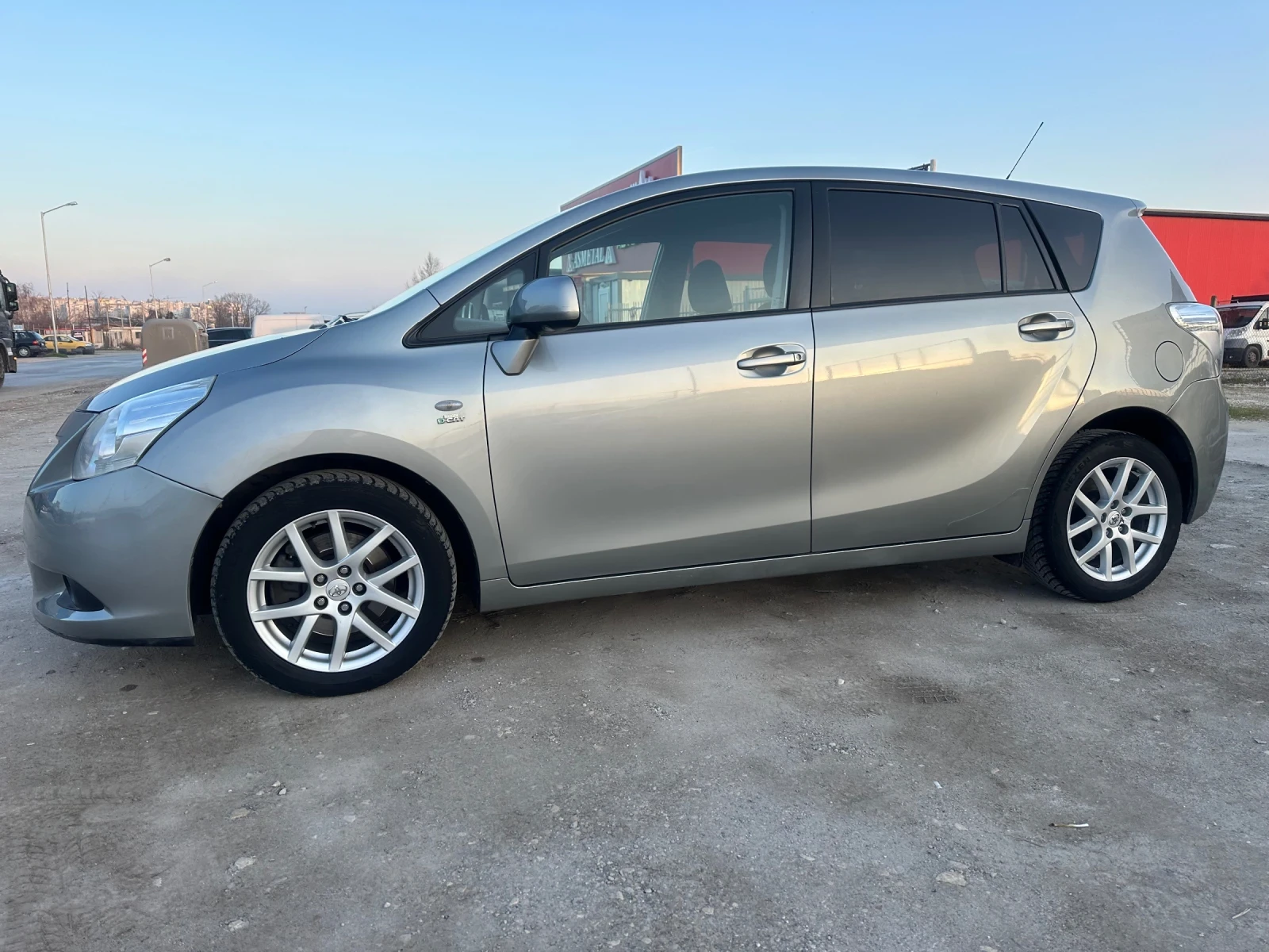 Toyota Verso 2.2 D-CAT NAVI , снимка 3 - Автомобили и джипове - 53710965