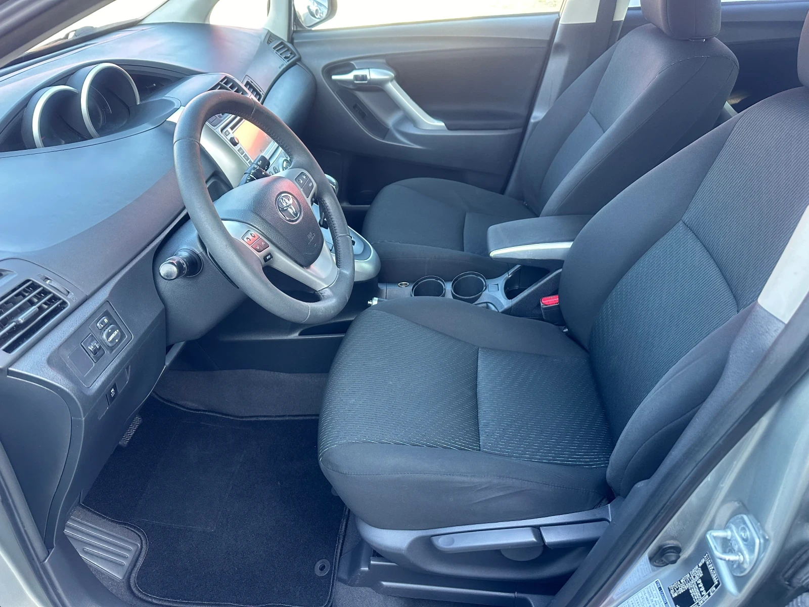 Toyota Verso 2.2 D-CAT NAVI , снимка 8 - Автомобили и джипове - 53710965