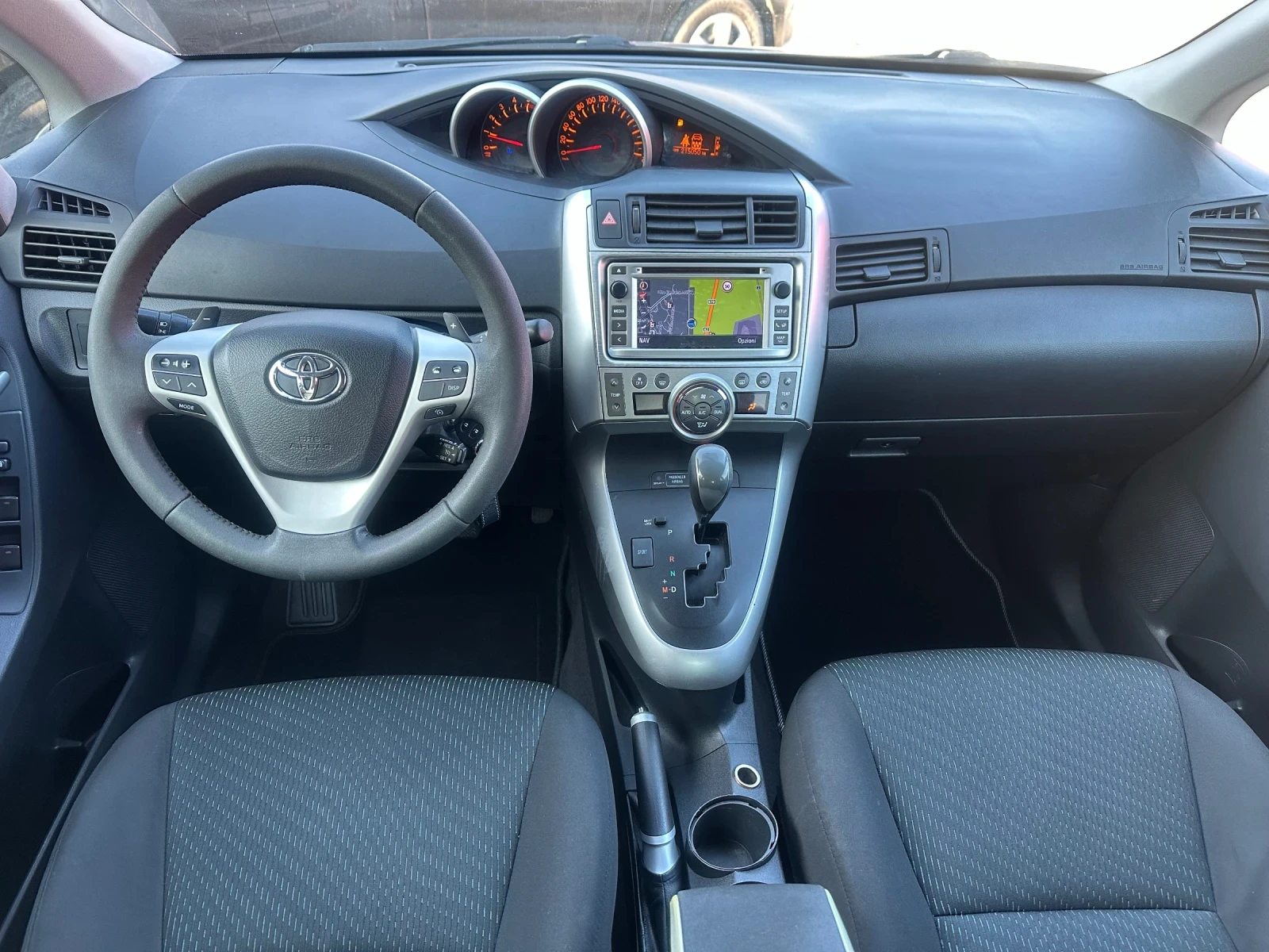 Toyota Verso 2.2 D-CAT NAVI , снимка 9 - Автомобили и джипове - 53710965